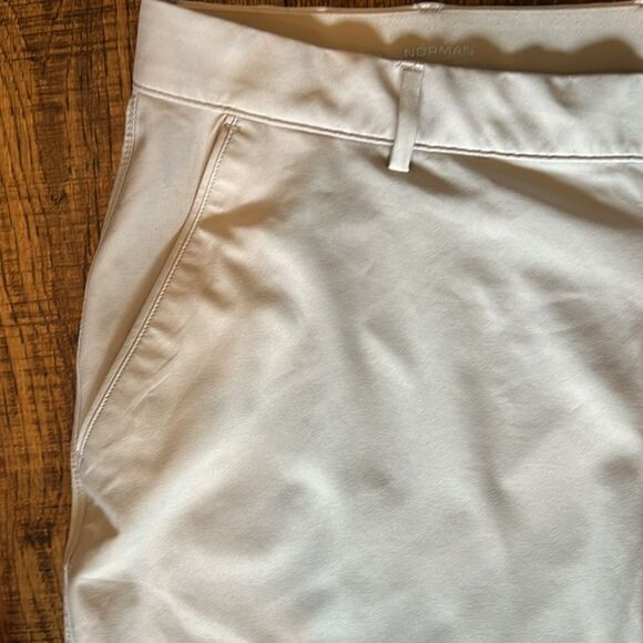 Greg Norman size 42 khaki golf shorts for men. Like new. MST101 - Picture 5 of 7
